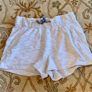 Lululemon Shorts Grey Size 6